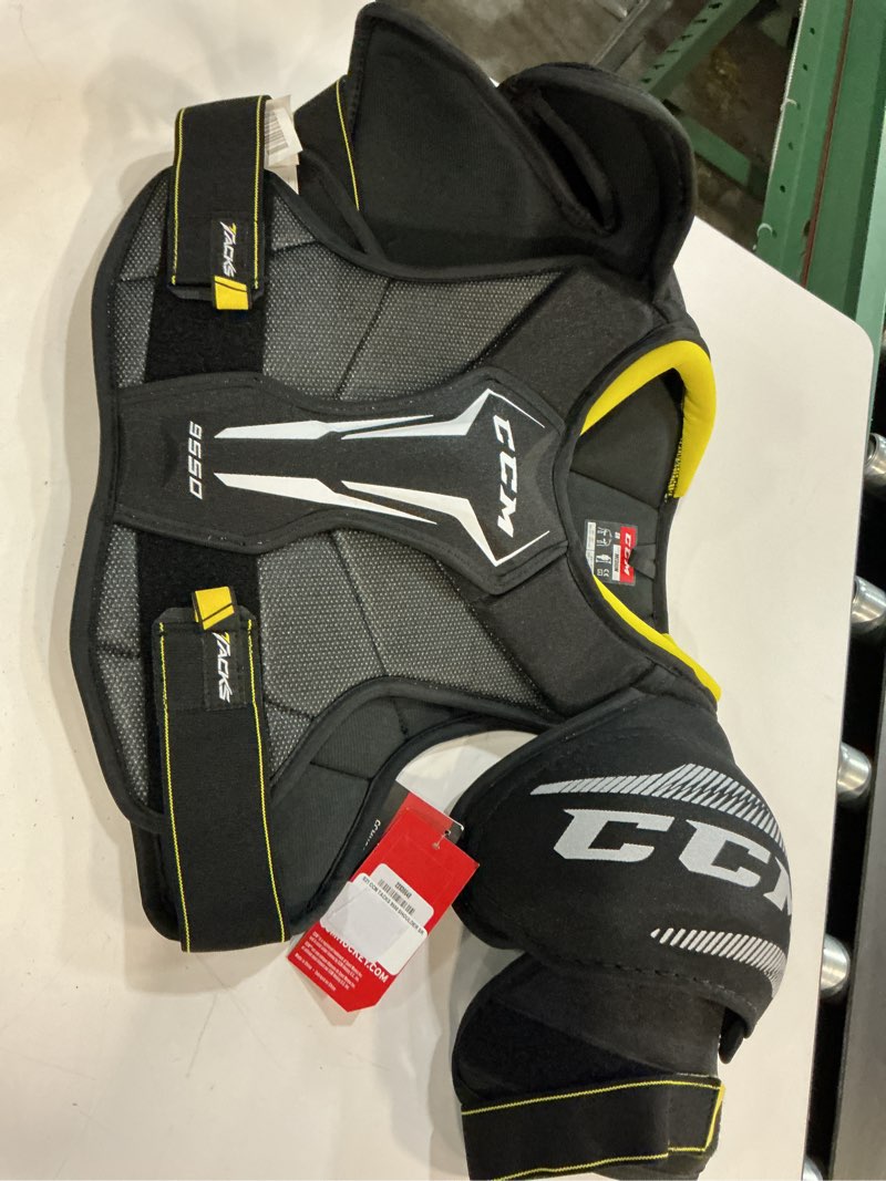 Condition photo showing New/Like New for senior ccm tacks 9550 hockey shoulder pads medium