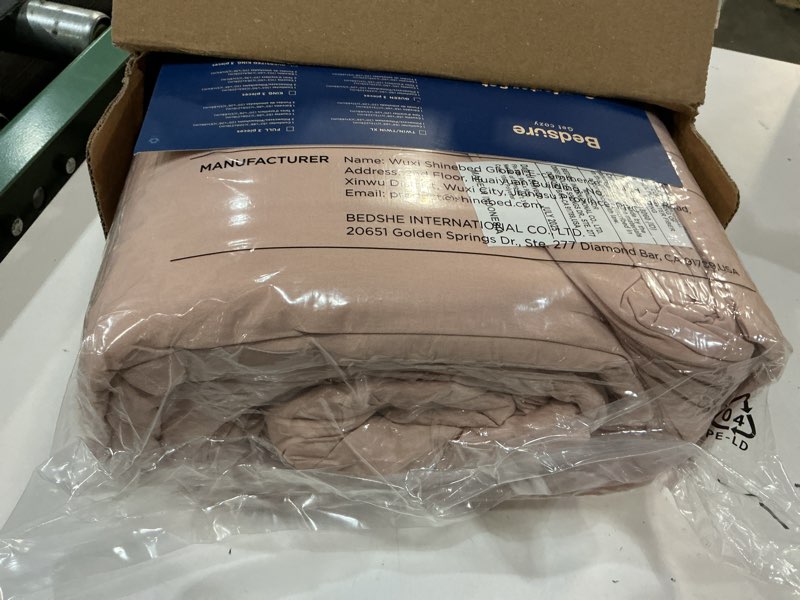 Condition photo showing New/Like New for bedsure queen comforter set, light pink soft prewashed bedding for all seasons, 3 pieces gentlesoft™ bed set, 1 lightweight comforter (90"x90") and 2 pillowcases (20"x26") queen(90"x90") 13 - light pink