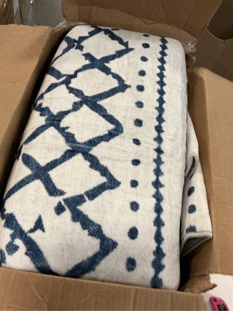 Condition photo showing Good Condition for area rug for living room 6x9: large washable boho moroccan rugs geometric neutral rug, non-slip foldable morden farmhouse indoor floor carpet for bedroom dining table home(blue,6'x9')