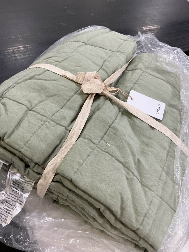 Condition photo showing Good Condition for european linen box quilt willowleaf king/calking 