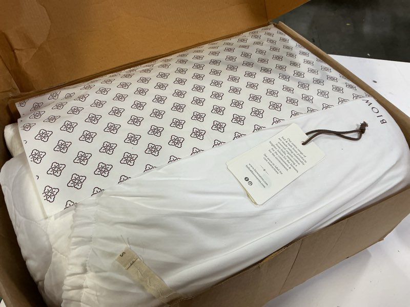Condition photo showing New/Like New for bioweaves 100% organic cotton mattress pad cover, gots certified cooling 300gsm quilted fitted mattress topper & protector with soft cotton wadding - white, 20 inch deep pocket, queen queen white