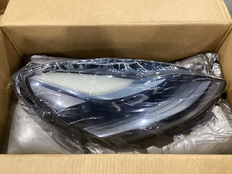 Condition photo showing New/Like New for right passenger side headlight compatable with 2021-2023 model 3/y front headlamp 151495300c