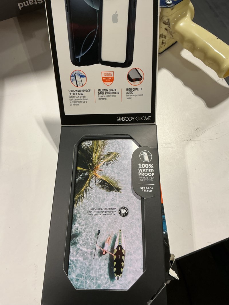 Condition photo showing Good Condition for body glove tidal waterproof phone case for iphone 16 pro max - black/clear