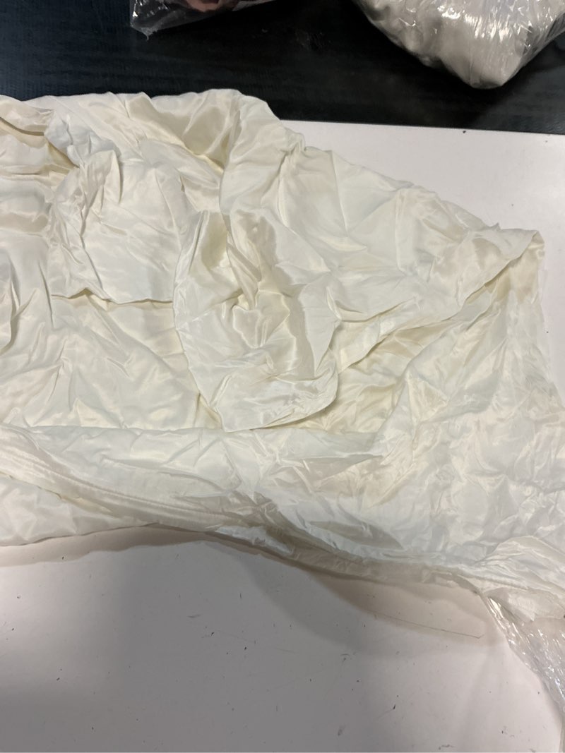 Condition photo showing As Is for 1pcs 100% mulberry silk pillowcase, queen, ivory