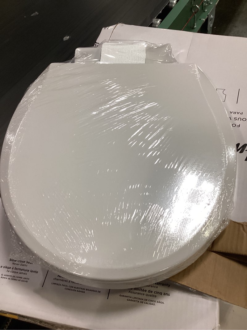 Condition photo showing New/Like New for american standard bedminster wood white round soft close toilet seat