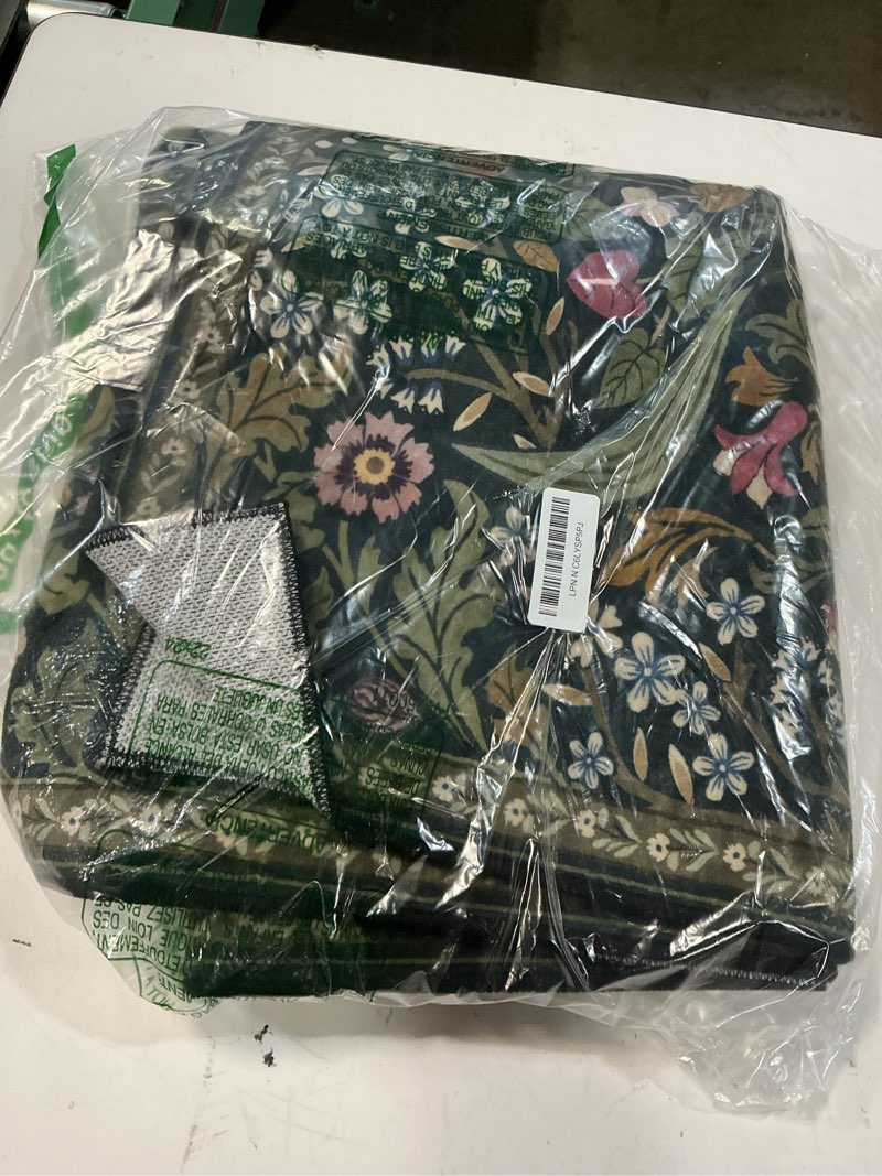 Condition photo showing New/Like New for lahome claude floral kitchen runner rug, 2.6x8 green non slip hallway runner rug, soft thin stain resistant long carpet for laundry, washable boho carpets for bathroom entryway 2' 6'' x 8' green