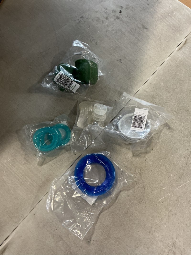 Assortment of small pet items,miscellaneous small, variety of items multiple pieces, 5 items total