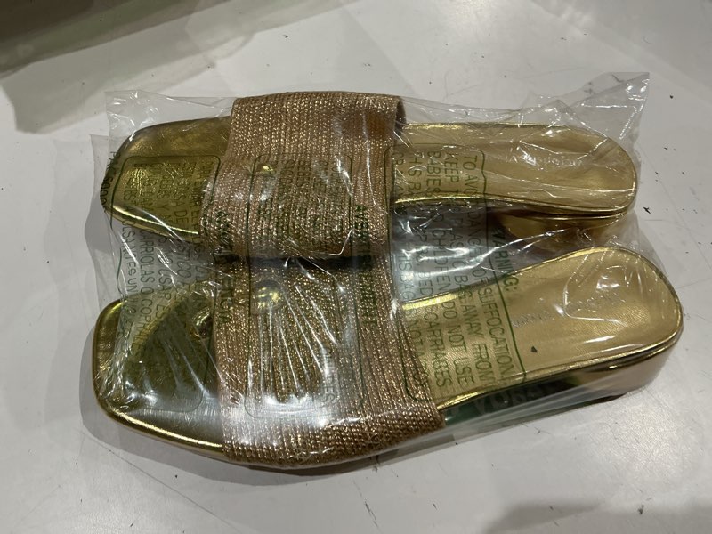 Condition photo showing Good Condition for Untitled Item
