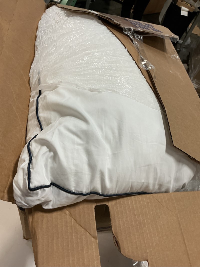 Condition photo showing Good Condition for serta hotel collection bed pillows queen/standard size set of 2, 400 thread count 100% cotton cover, medium firm, support gusseted down alternative pillow for back, stomach or side sleepers, 18" x 26"
