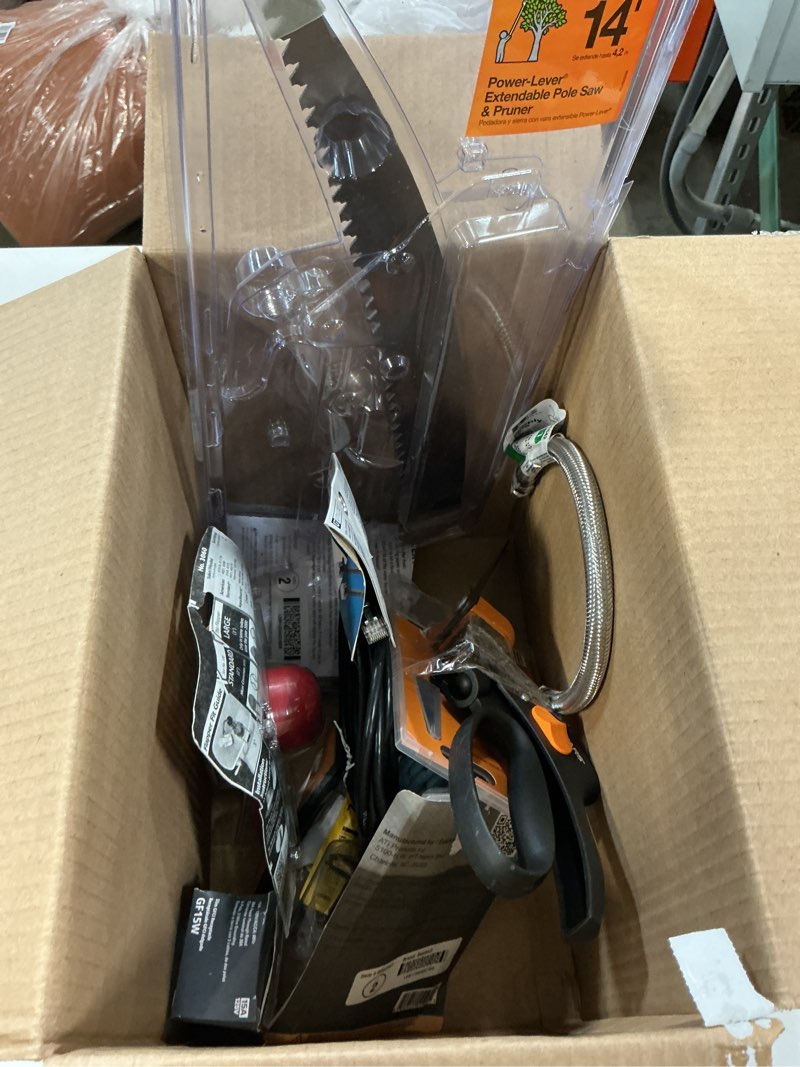 Condition photo showing Good Condition for assorted home improvement lot (small tools, screw, home accessories, etc.)