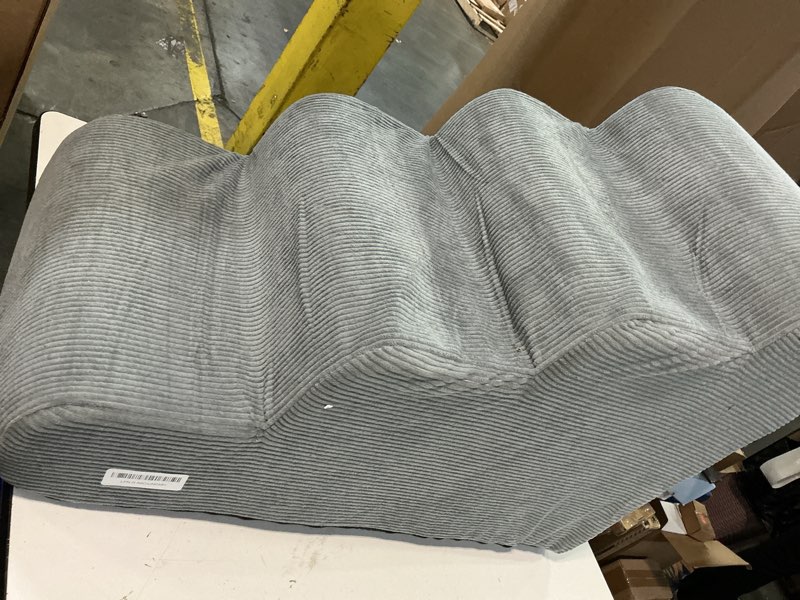 Condition photo showing Good Condition for Dog Stairs for Small Dogs and Cats, 20" H 4 Steps Dog Ramp for High Beds, Couch, Sofa, Waterproof Pet Stairs with Removable Washable Cover, Non-Slip Sturdy Pet Steps Gray 4.0 4-Step 20"H