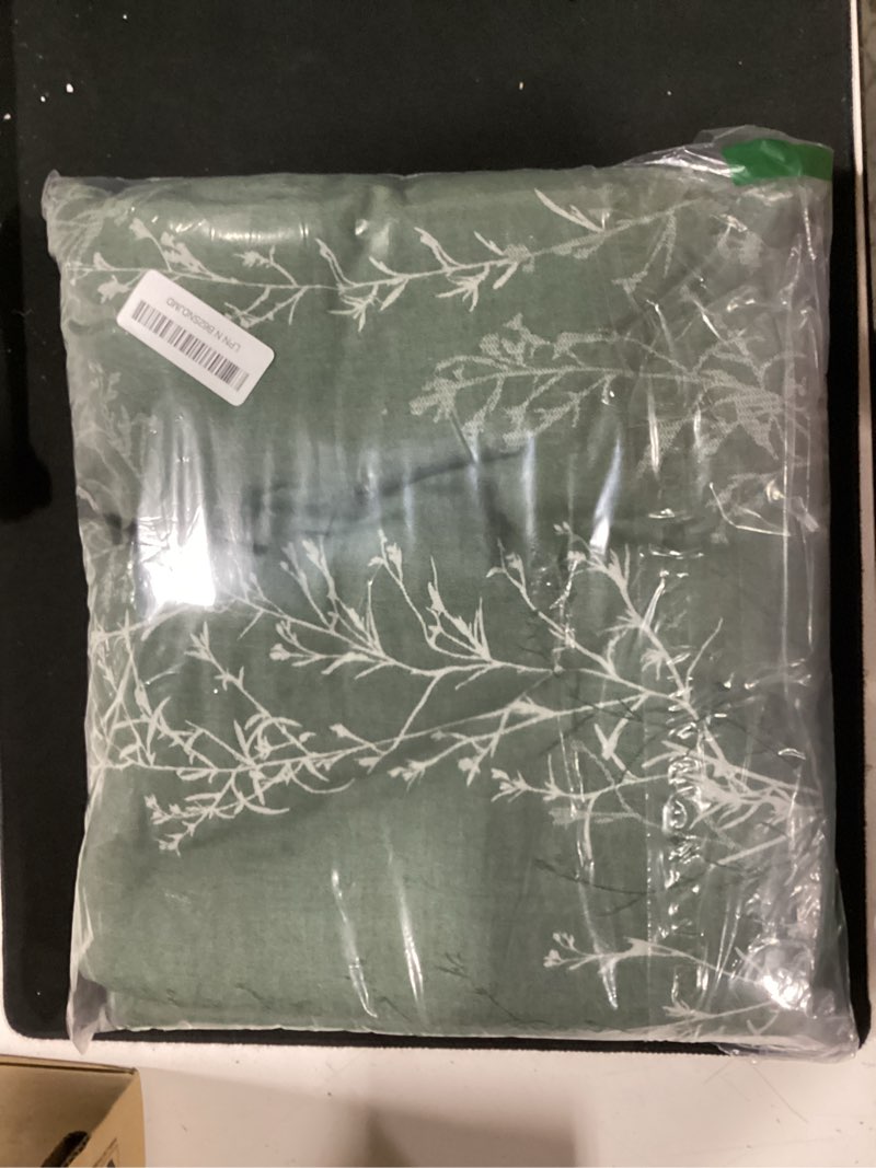 Condition photo showing New/Like New for duvet cover set full/queen size washed cotton yarn, jacquard green and white thin branch pattern floral style 3piece bedding set full/queen green and white thin branch