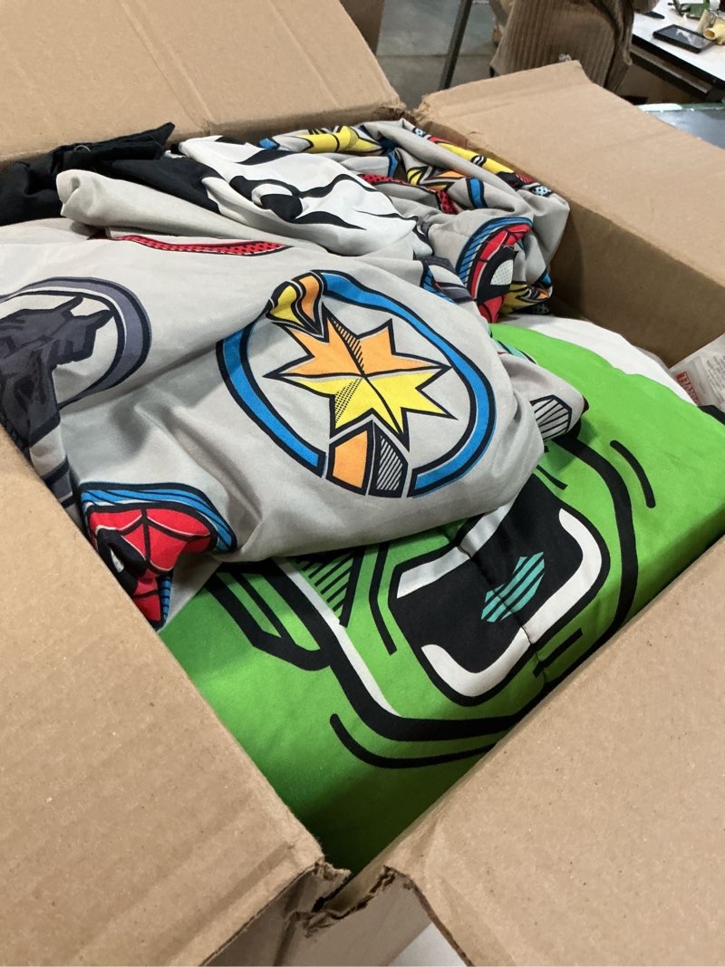 Condition photo showing Good Condition for jay franco marvel avengers pop 5 piece twin size bed set - includes comforter & sheet set - super soft fade resistant microfiber (official marvel product) twin multi - avengers