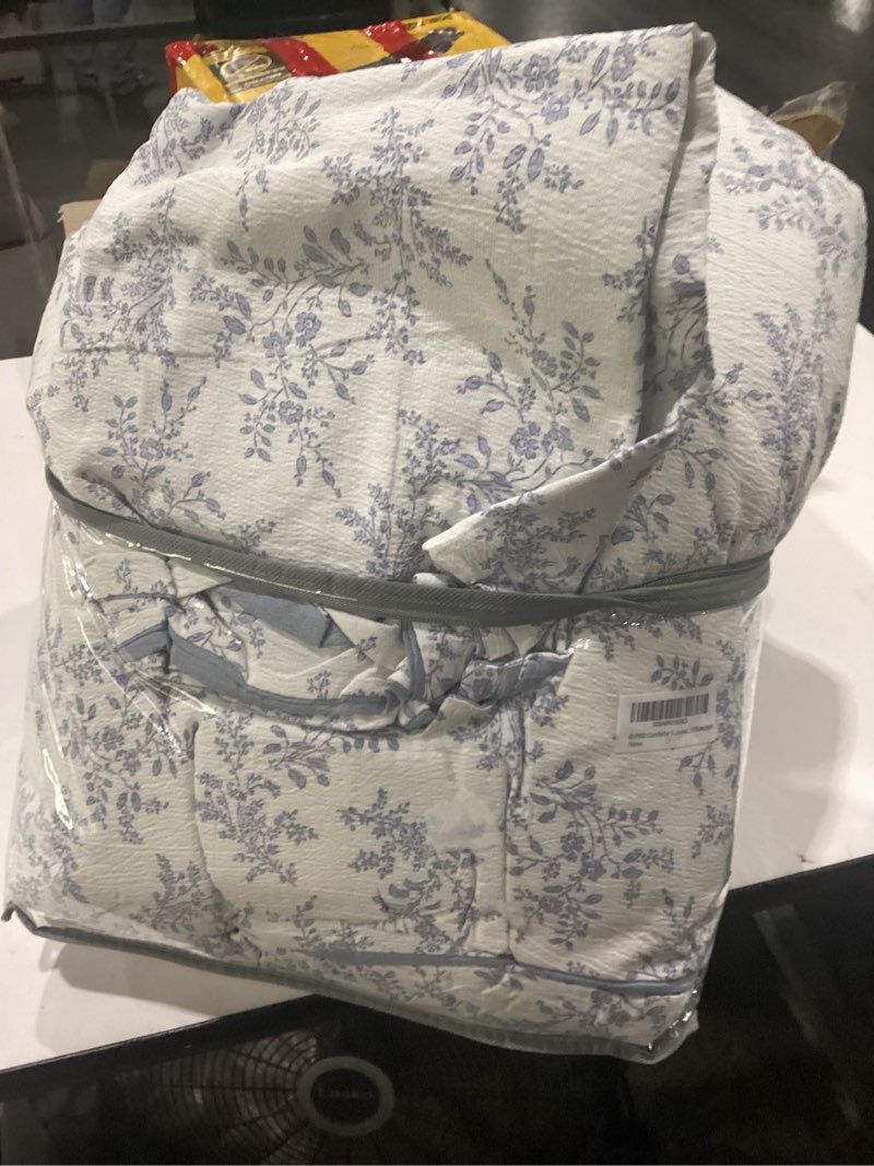Condition photo showing Good Condition for floral queen comforter set soft cute floral bedding comforter sets garden style blue flower print botanical flowers queen comforter set for all seasons 1 comforter and 1 pillowcases floral-xsl queen(90"x90")