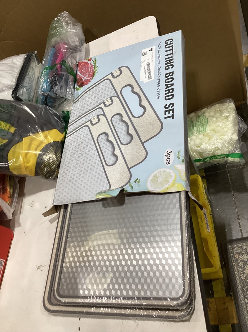 Condition photo showing New/Like New for double sided 304 stainless steel & wheat straw cutting board,non toxic lightweight chopping board, dishwasher safe,scratch resistant mesh design,3pcs cutting board set 16"*11"(1pack)&14.4"*9.8"(2pack) gray set of 3(m+m+l)