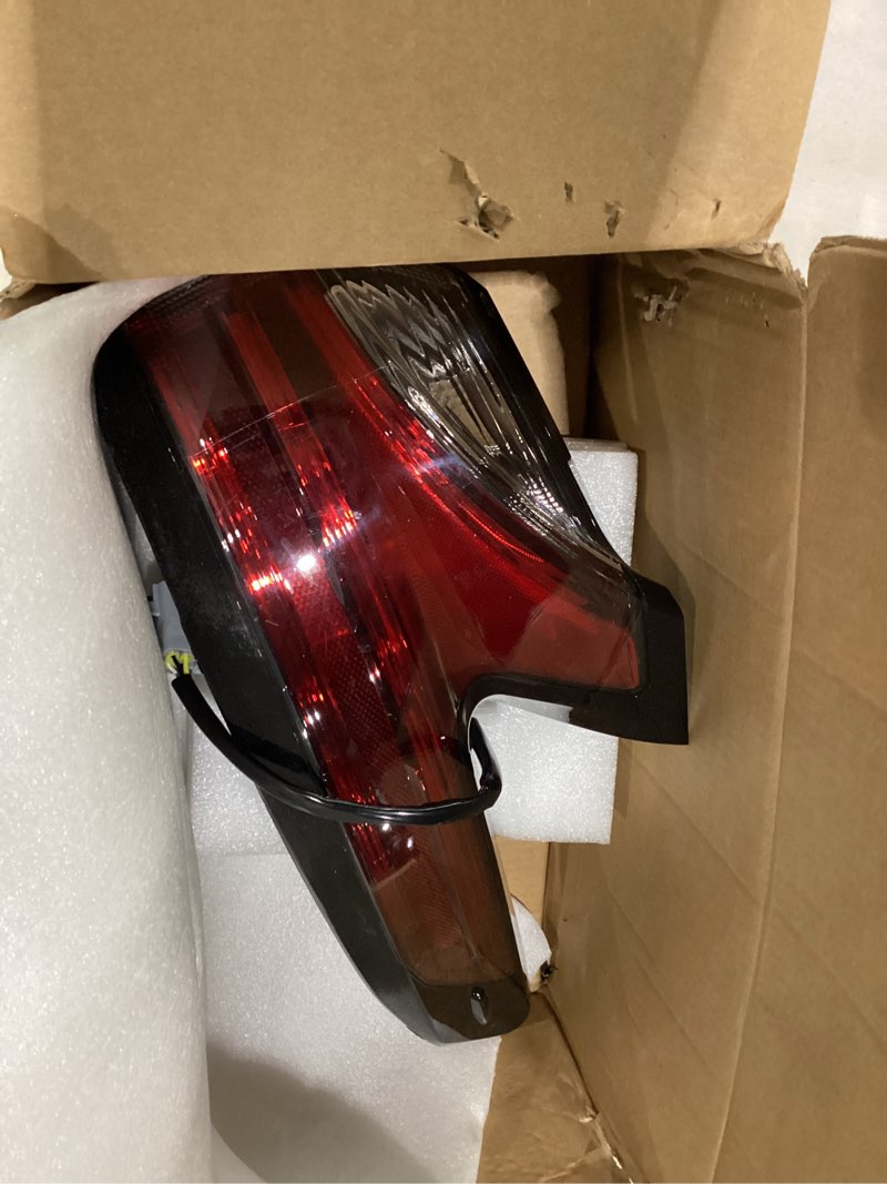 Condition photo showing Good Condition for 8156008071 driver side outer tail light assembly compatible with sienna 2021 2022 rear brake lamp taillight to2804160 (left)