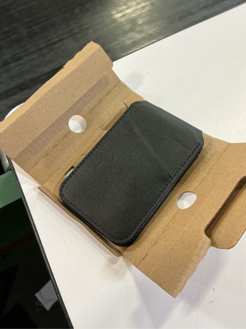 Condition photo showing New/Like New for onn. magsafe compatible universal detachable wallet for smartphones - black