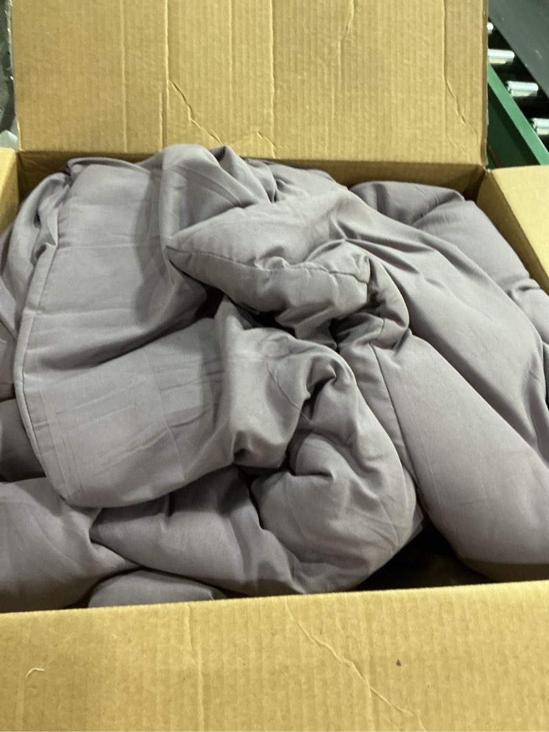 Condition photo showing Good Condition for ROSGONIA King Size Comforter Set Dusty Purple, 3pcs (1 Boho Comforter & 2 Pillowcases) All Season Bedding Lightweight Bedspread Blanket Quilt King Comforter 104"x90" Dusty Purple