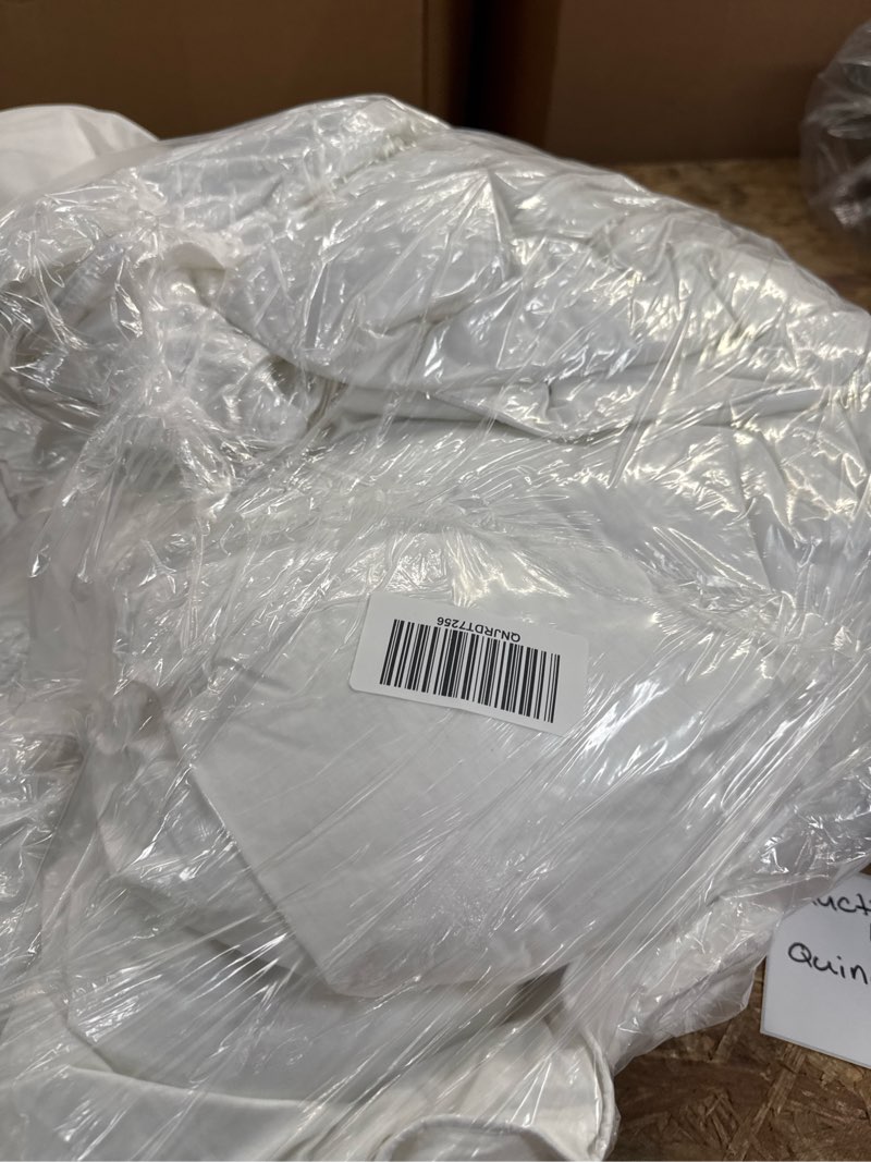 Condition photo showing Good Condition for all-season premium down alternative comforter, king/cal king, white
