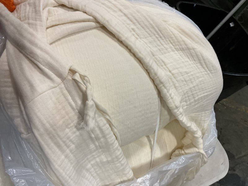 Condition photo showing Good Condition for organic cotton gauze dream quilt set king 