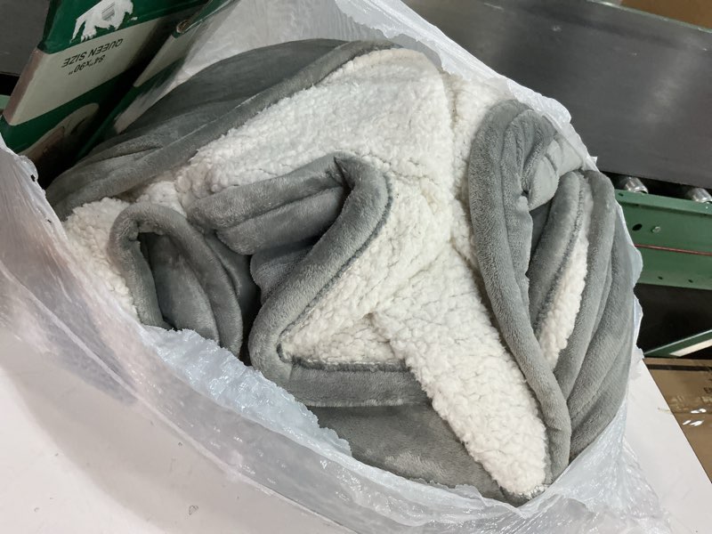 Condition photo showing Good Condition for King Size Electric Blanket with Dual Control - Washable Heated Blanket King with 5 Heat Levels, 10 Hrs Auto Off, Overheat Protection, Flannel Sherpa Heating Blanket 100" x 90", Grey 1- Grey King - 100" x 90"