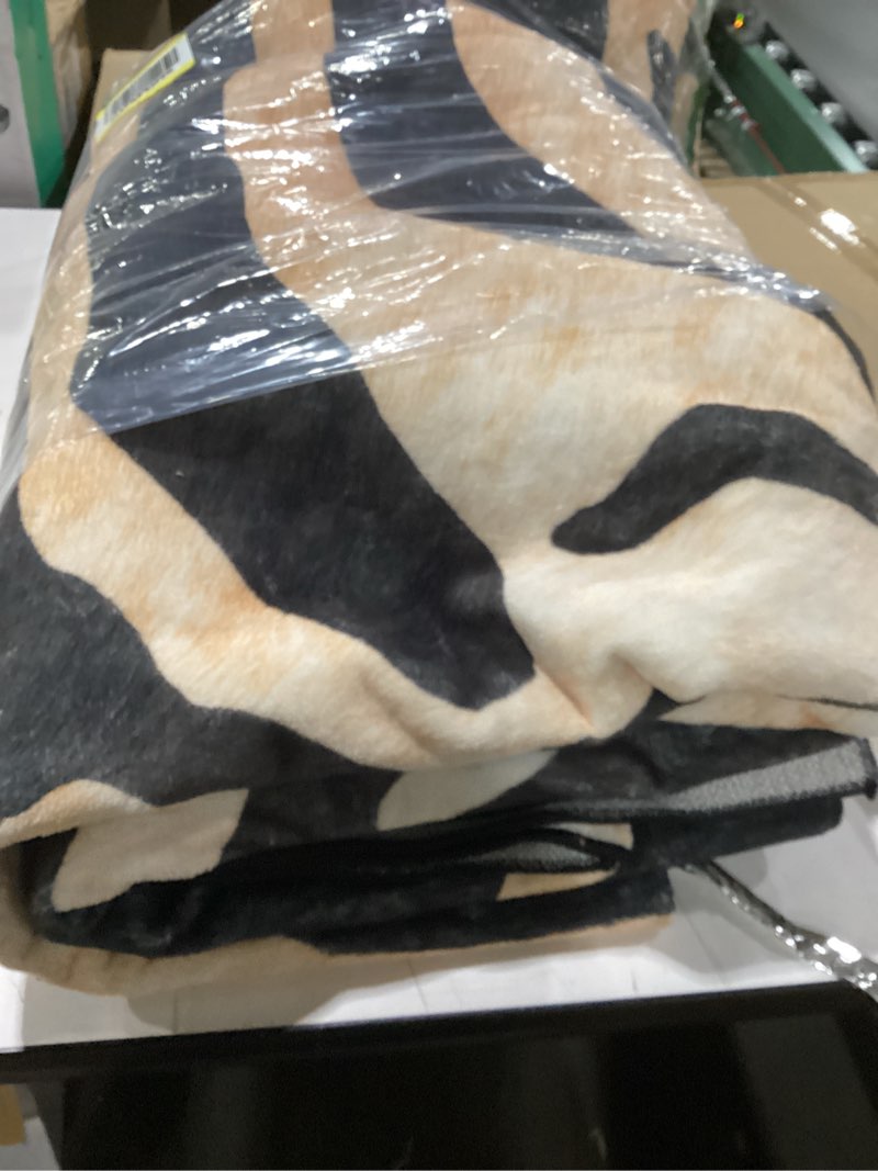 Condition photo showing Good Condition for zebra print rug, brown area rug 8x10 feet zebra rugs for living room animal rugs carpet animal tiger print rug black and gold zebra-gold 8' x 10' (rectangular)