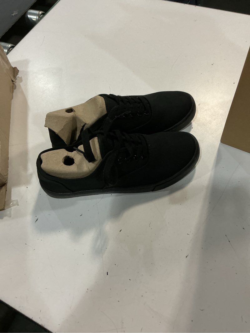 Condition photo showing Good Condition for mens black canvas skateboarding lace-up low top size 8 casual shoes