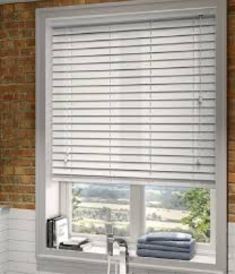 Assorted window blinds (differents colors & sizes )  