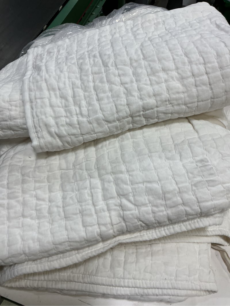 Condition photo showing Good Condition for quince king cal king organic cotton handstitched quilt white king color white(3 pcs)