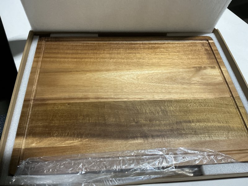 Condition photo showing Good Condition for 20" XL Extra Large Wooden Cutting Boards for Kitchen Charcuterie Boards Hardwood Solid Chopping Board Big Acacia Wood Cutting Board Meat Serving Cheese Board Thick Butcher Block Turkey Carving Board 20"L x 15"W