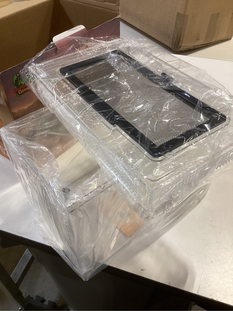 Condition photo showing Good Condition for helime reptile polycarbonate terrarium kit 7 piece starter habitat for tarantula,lizards,frogs,geckos,or hermit crabs,tank with escape-proof locking lid,light,hygrometer,hide,tweezer,bowl,sprayer l large(15.6x8x10in) 7 piece set