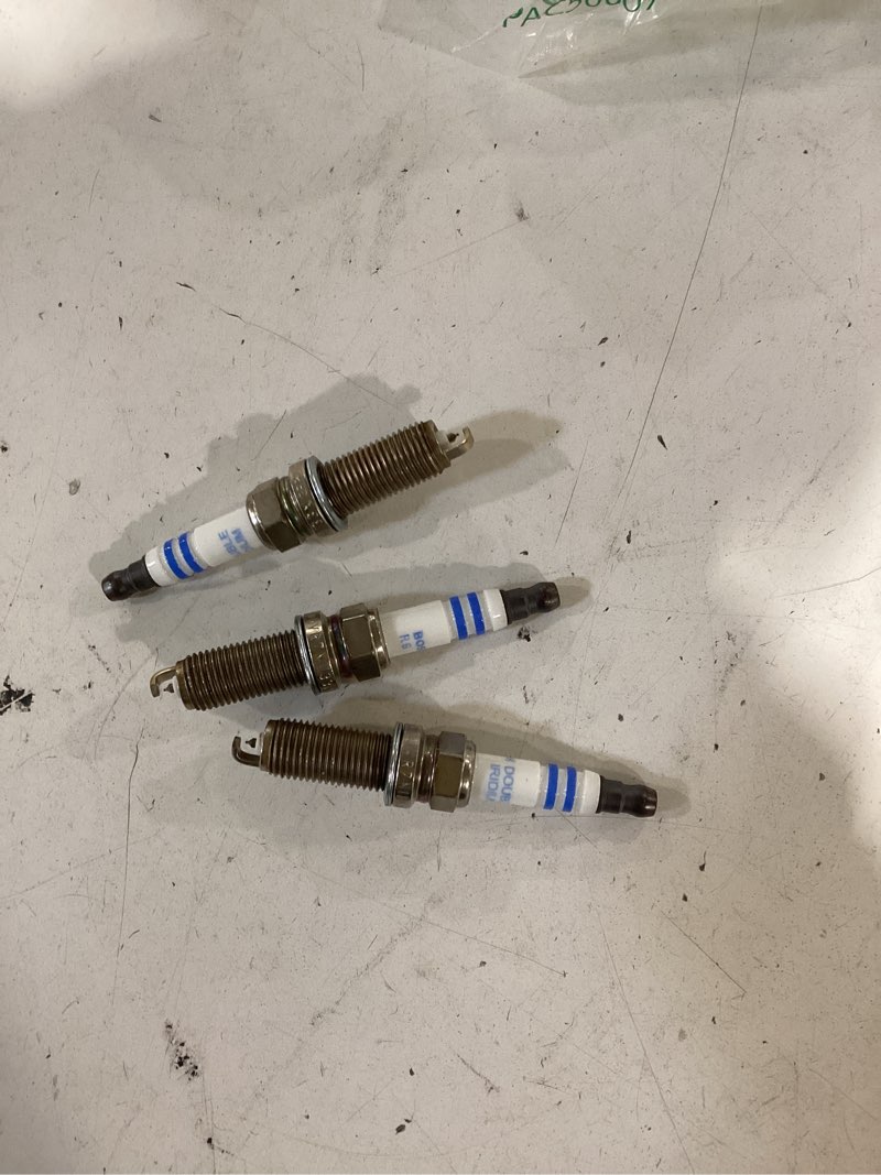 Condition photo showing As Is for bosch automotive 0242135529 9619 double iridium spark plug, up to 4x longer life (pack of 3) (9621)