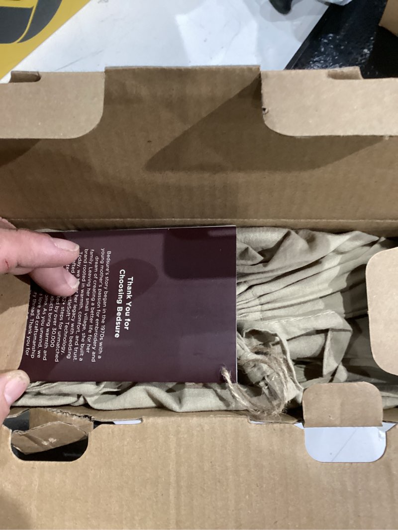 Condition photo showing New/Like New for Bedsure Gingham Duvet Cover Queen Size,100% Washed Cotton Duvet Cover Linen Like Textured, Classic Yarn-Dyed Checkered Pattern Enhances Bedroom Comfort and Style, Gingham Khaki, 90"x90" 09 - Khaki Gingham (No Comforter) Queen (90" x 90")