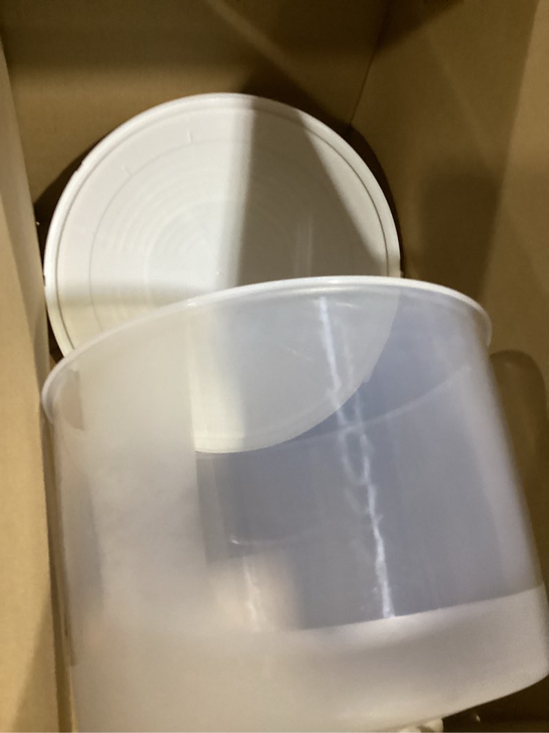 Condition photo showing Good Condition for Large Cake Carrier with lid and Handle, Multipurpose Cake Stand with Lid for 11" Cake, Pie, Plastic Cake Container