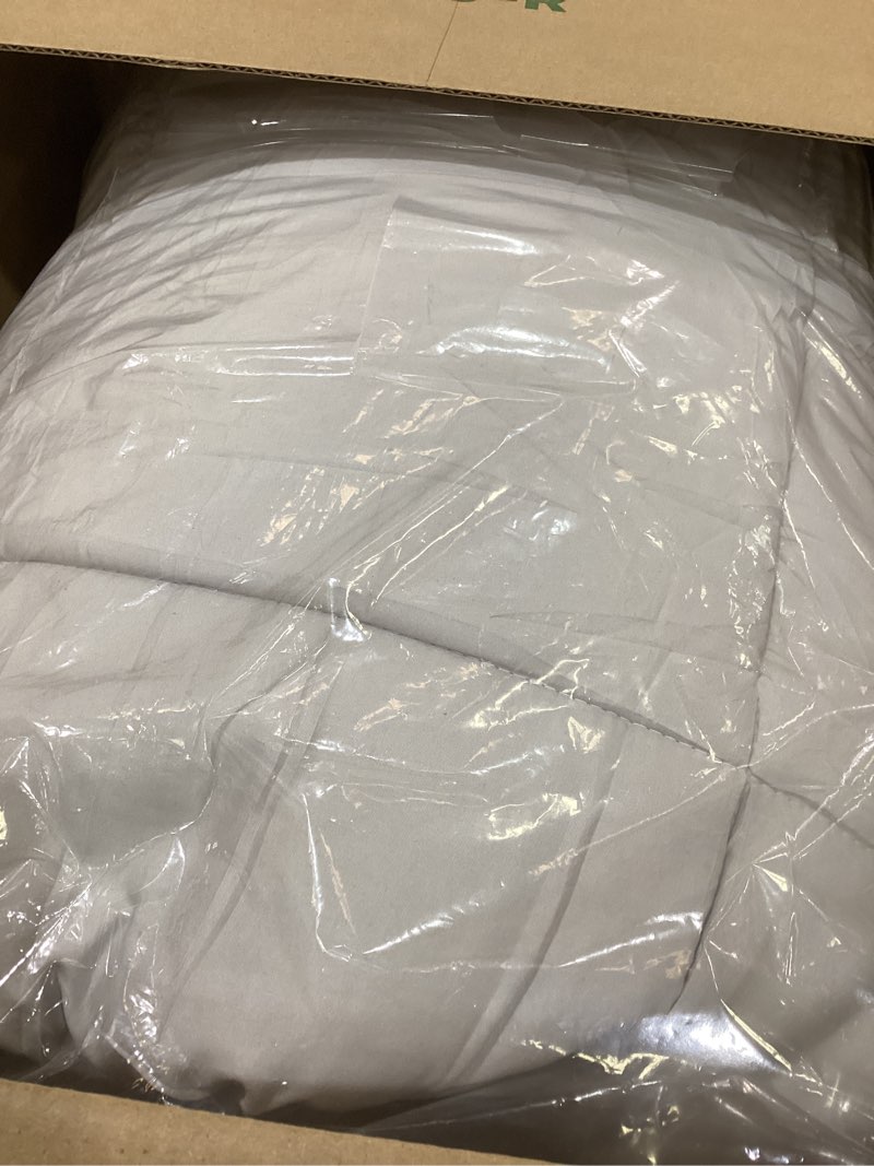Condition photo showing New/Like New for Bedsure Comforter Duvet Insert - Quilted Comforters Queen Size, All Season Duvet, GentleSoft Down Alternative Bedding, with 8 Tabs, Gifts for Women/Men, Light Grey, Queen 88 x 88 Inches Light Grey Queen