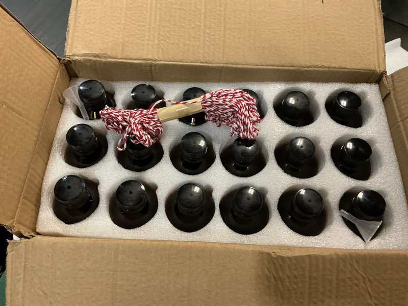 Condition photo showing Good Condition for piniwon 18 pack  amber glass bottles, boston round bottles | sample bottles with black poly cone caps