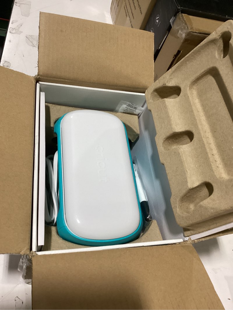 Condition photo showing New/Like New for cricut joy machine & digital content library bundle