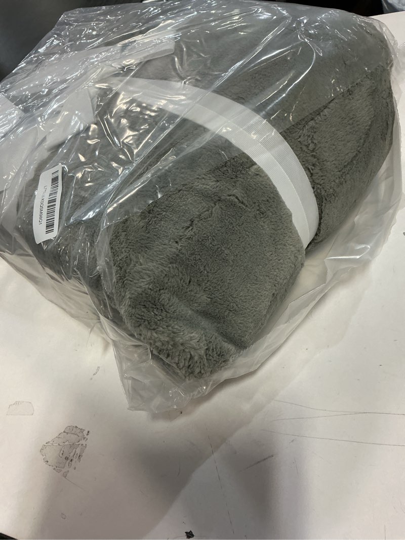 Condition photo showing Good Condition for UGG Whitecap Plush Throw Blanket Fleece Lightweight Soft Throw for Couch or Bed Luxury Home Decor for Living Room Washable Hypoallergenic Blankets for Dorm Decor, 50-inch x 70-inch, Light Grey Seal Throw Silver