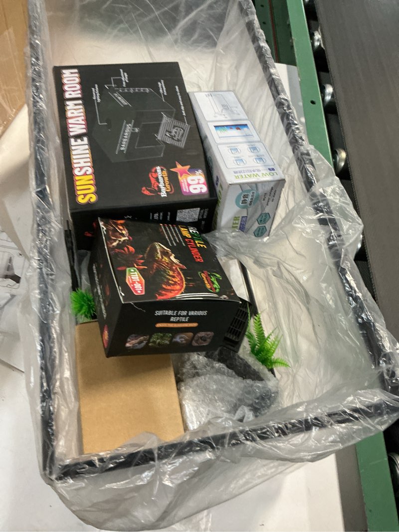 Condition photo showing Good Condition for (tank + light +pump + filter + filter balls) turtle tank kit, turtle tank starter kit,bottom drainage, multi-function areas for turtles, crabs,fishes, amphibians,reptiles. (15.75 x 8.64 x8.64 inch) m+light+pump+filter+filter balls