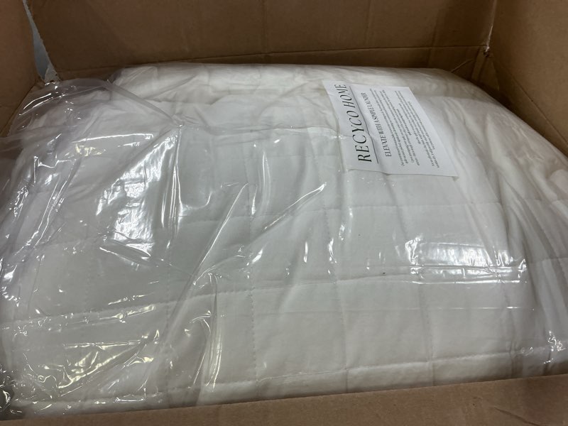 Condition photo showing Good Condition for RECYCO Luxury Velvet Quilt Set King Size Bedding Sets, Ultra Soft Velvet Comforter Set, Lightweight Channel Box Stitch Oversized Bedspread Coverlet for All Season, with 2 Shams, Bright White King/Cal King (108" x 92") Bright White