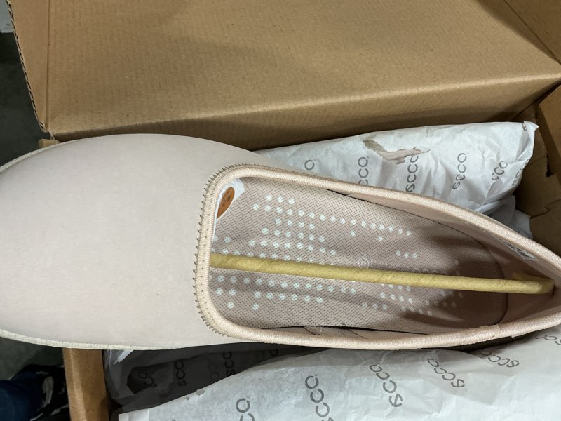 Condition photo showing New/Like New for ecco women's biom lite skimmer ballerina sneaker, rose dust, 11-11.5