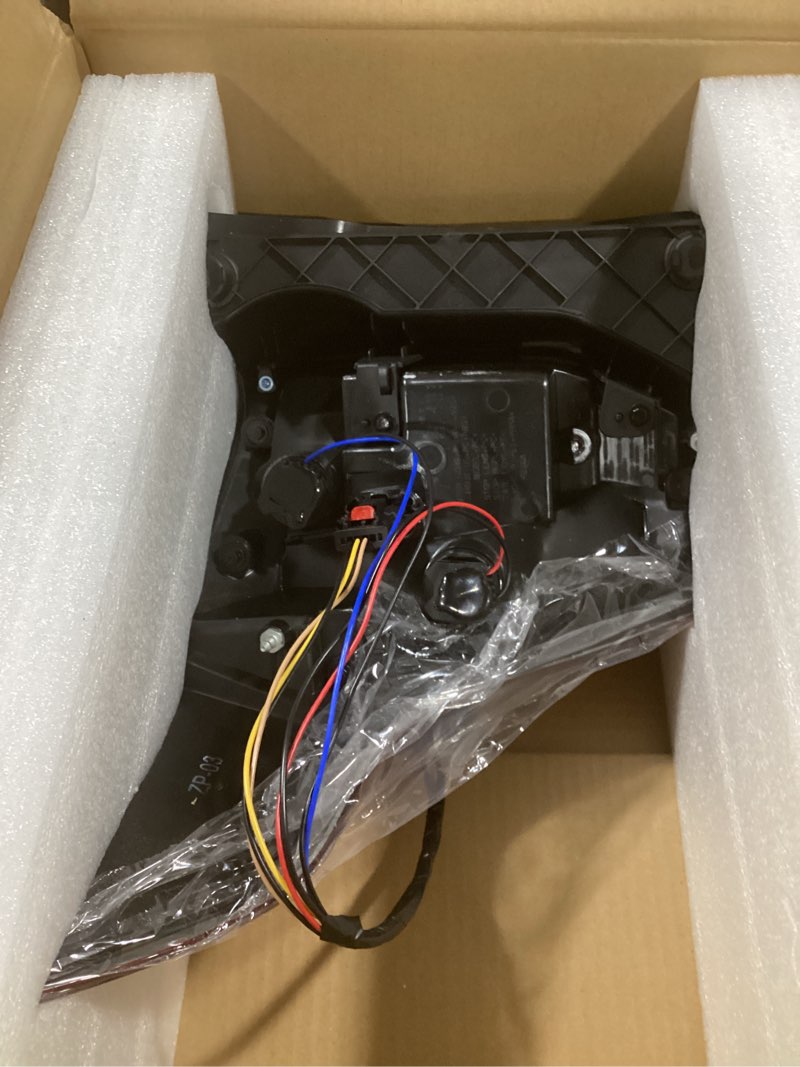 Condition photo showing Good Condition for led tail lights assembly compatible with 2016 2017 2018 2019 ford explorer sport taillight rear brake lamp signal with bulbs and harnesses right passenger side oe:fb5z13404a fo2801250 rh 16-19 explorer
