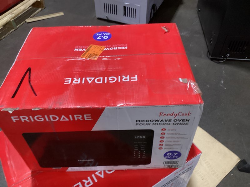 Condition photo showing Good Condition for (Similar to) Chefman Countertop Microwave Oven 0.7 Cu. Ft., 700 Watts with 10 Power Levels, 6 Cooking Presets with One-Touch Express Cook, Eco Mode, Child Safety Lock, & Mute Button - Black