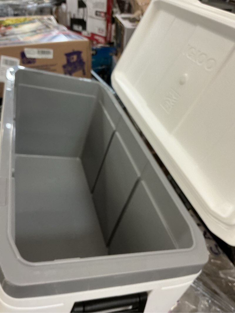 Condition photo showing Good Condition for igloo 150 quart maxcold cooler - convenient design