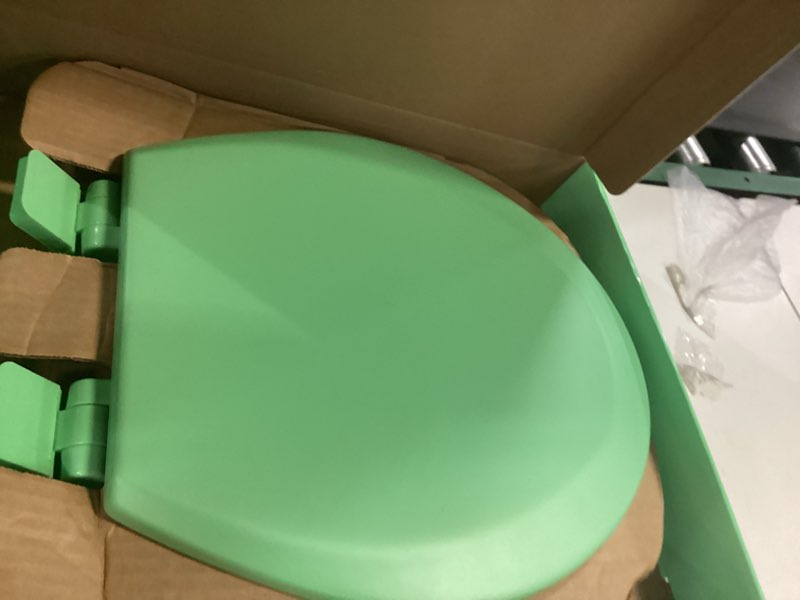Condition photo showing Good Condition for Bemis Classic Colors Round Closed-Front Toilet Seat and Lid Quick Release
