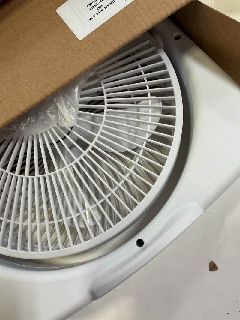 Condition photo showing Good Condition for mainstays 9" portable fan white