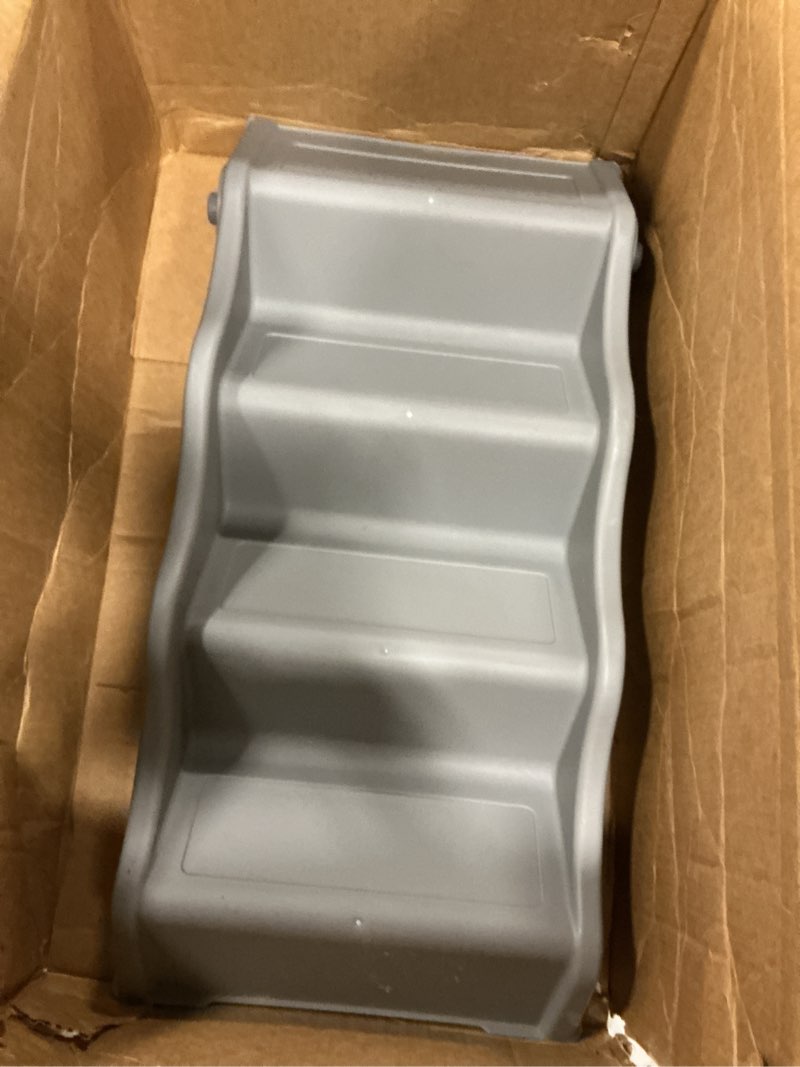 Condition photo showing Good Condition for everyyay by petco folding plastic pet steps 19.5" h