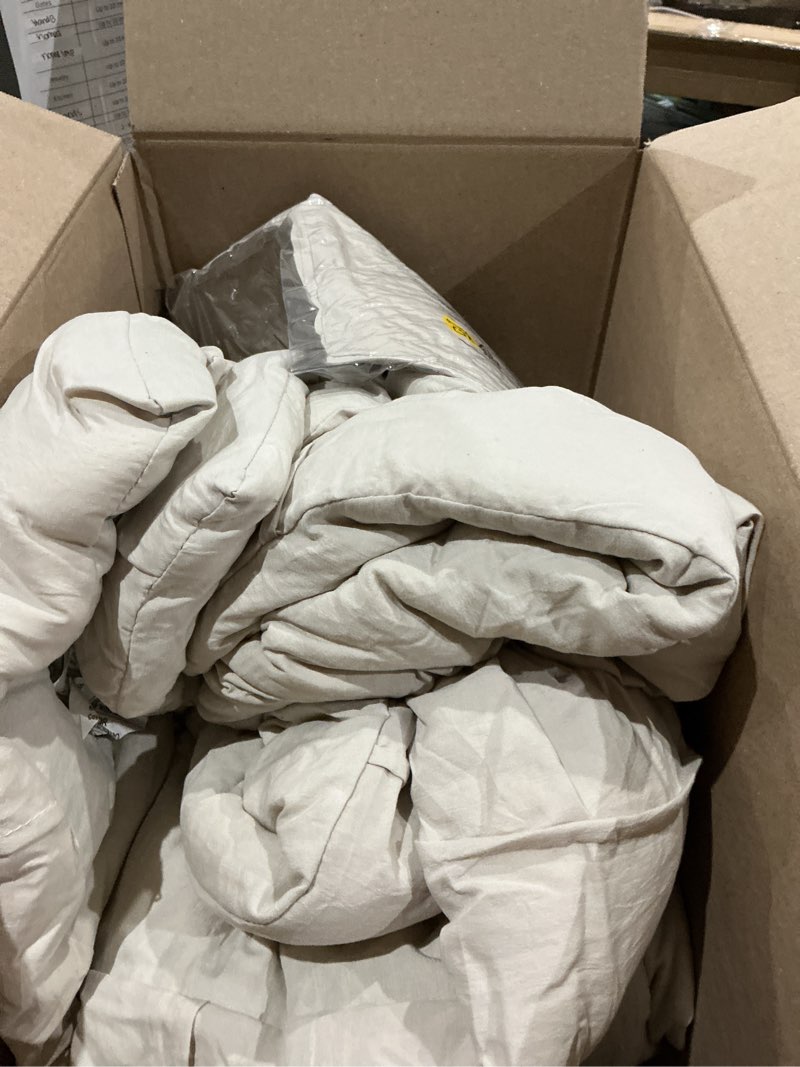 Condition photo showing Good Condition for bedsure beige king size comforter set - 4 pieces pinch pleat bed set, down alternative bedding sets for all season, 1 comforter, 2 pillowcases, 1 decorative pillow king 01 - beige