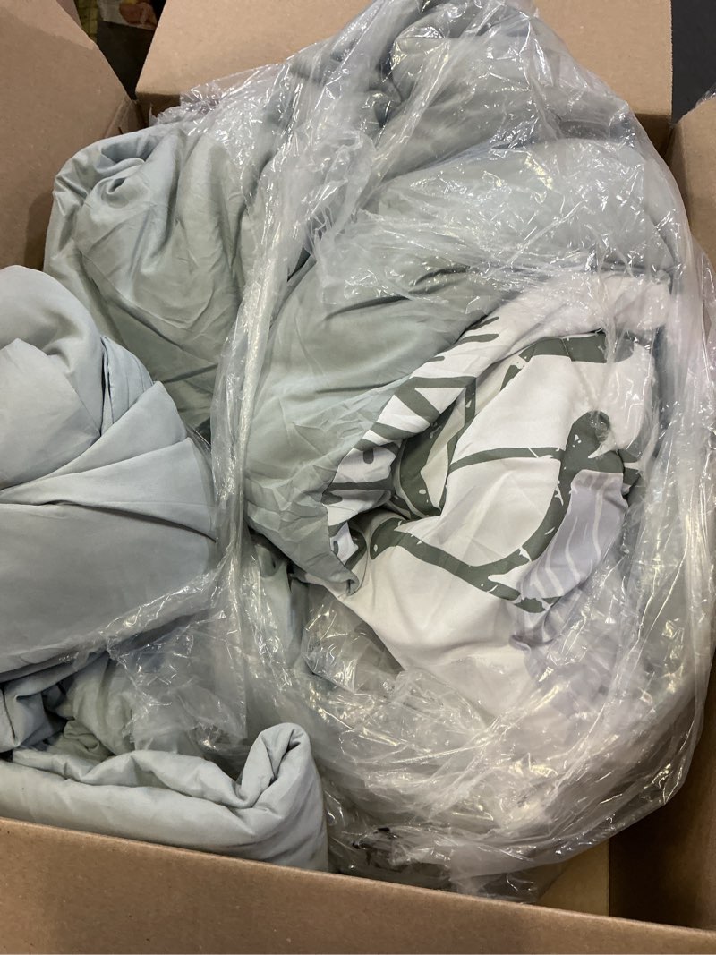 Condition photo showing Good Condition for comforter set king size,coastal beach theme bedding set, 7 pieces ocean nautical seaweed & starfish summer bed in a bag holiday sea house comfoters with sheets(104"×90") seaweed king(104"×90")