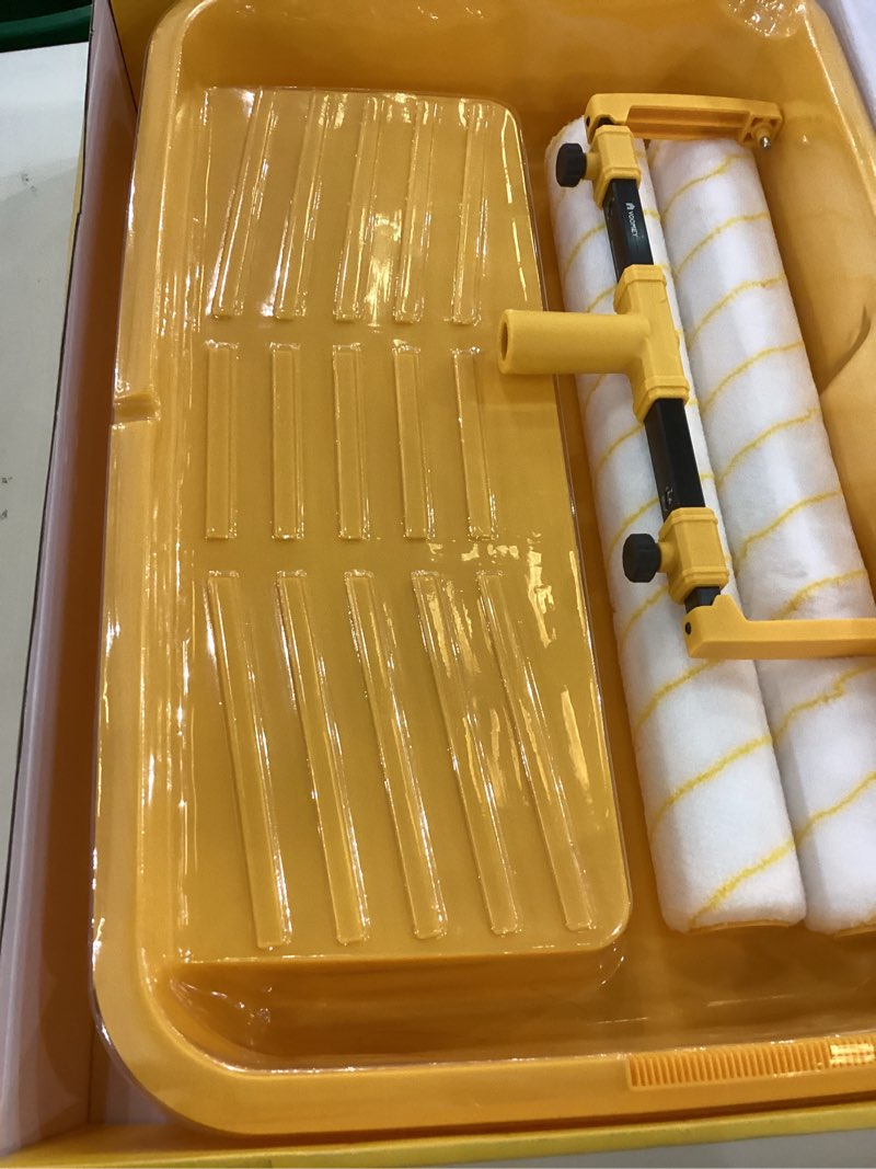 Condition photo showing Good Condition for Voomey 18" Paint Roller kit?9 Piece 18 inch Paint Roller?18 Paint Roller Tray with Liner,Microfiber Paint Roller,Paint kit for House Painting